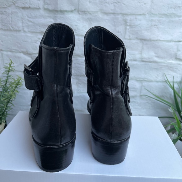 STUART WEITZMAN Strapduo Black
Leather Moto Buckle Ankle Boots Size
7.5 - Picture 8 of 11